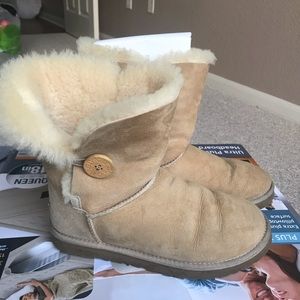 Uggs Boots. Bailey Button. 7 US.